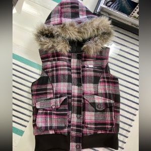 RUE 21 VEST SIZE MEDIUM